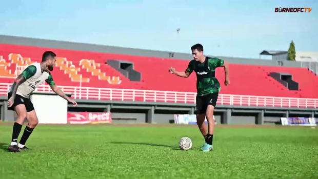 Matheus Pato and his White Team win mini games